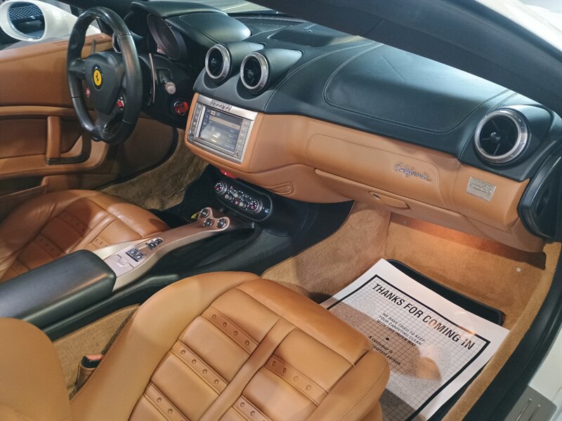 Used 2011 Ferrari California RWD image 33