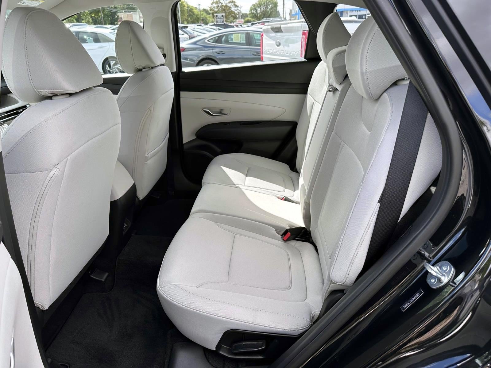 Used 2025 Hyundai Tucson SE AWD/4WD image 12