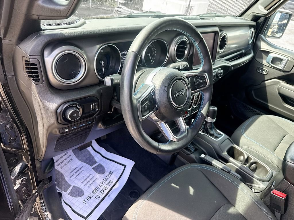 Used 2023 Jeep Wrangler Unlimited Rubicon 4xe w/ Cold Weather Group AWD/4WD image 10