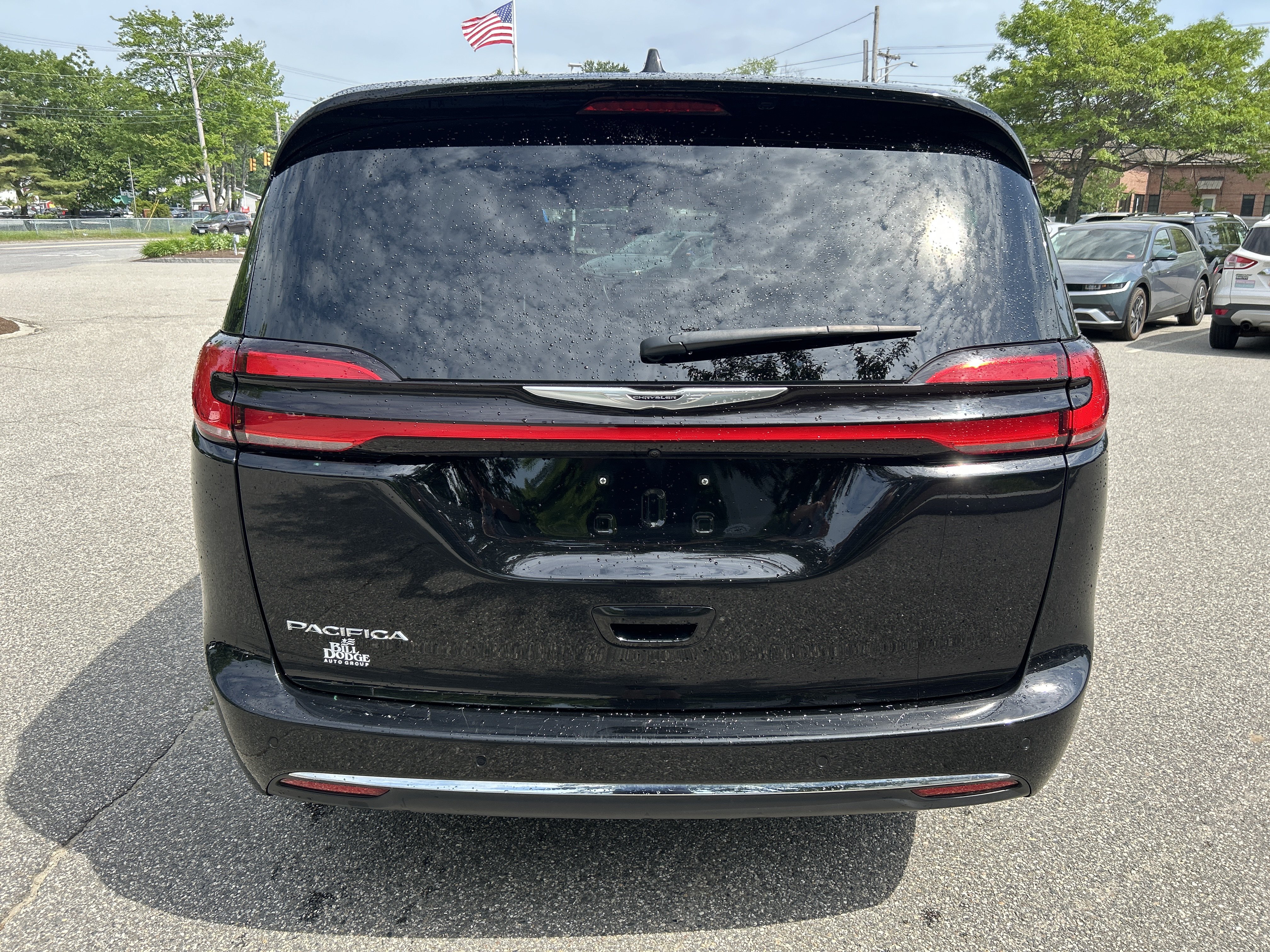 Used 2025 Chrysler Pacifica Select FWD image 6