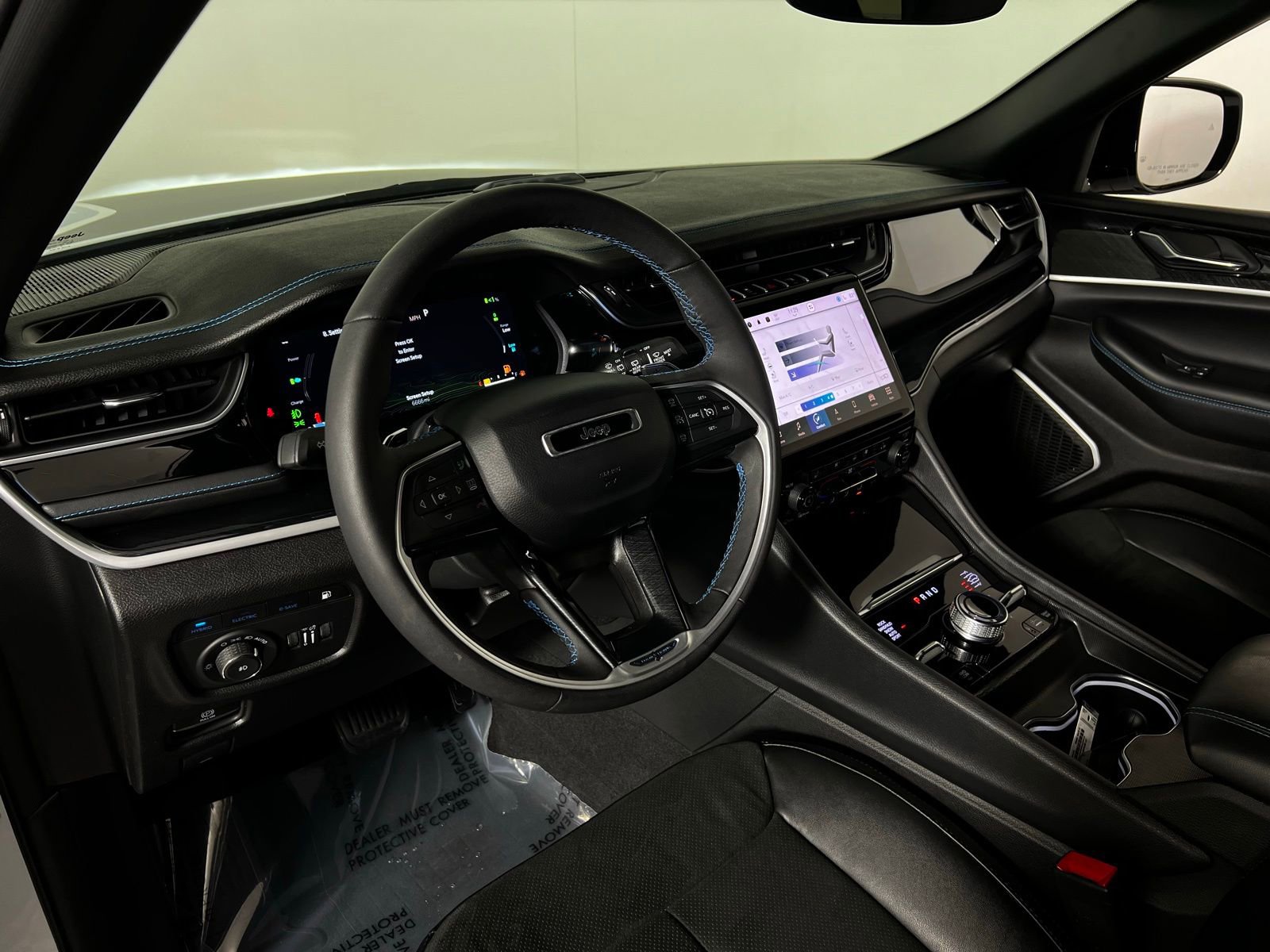 Used 2024 Jeep Grand Cherokee Trailhawk image 12