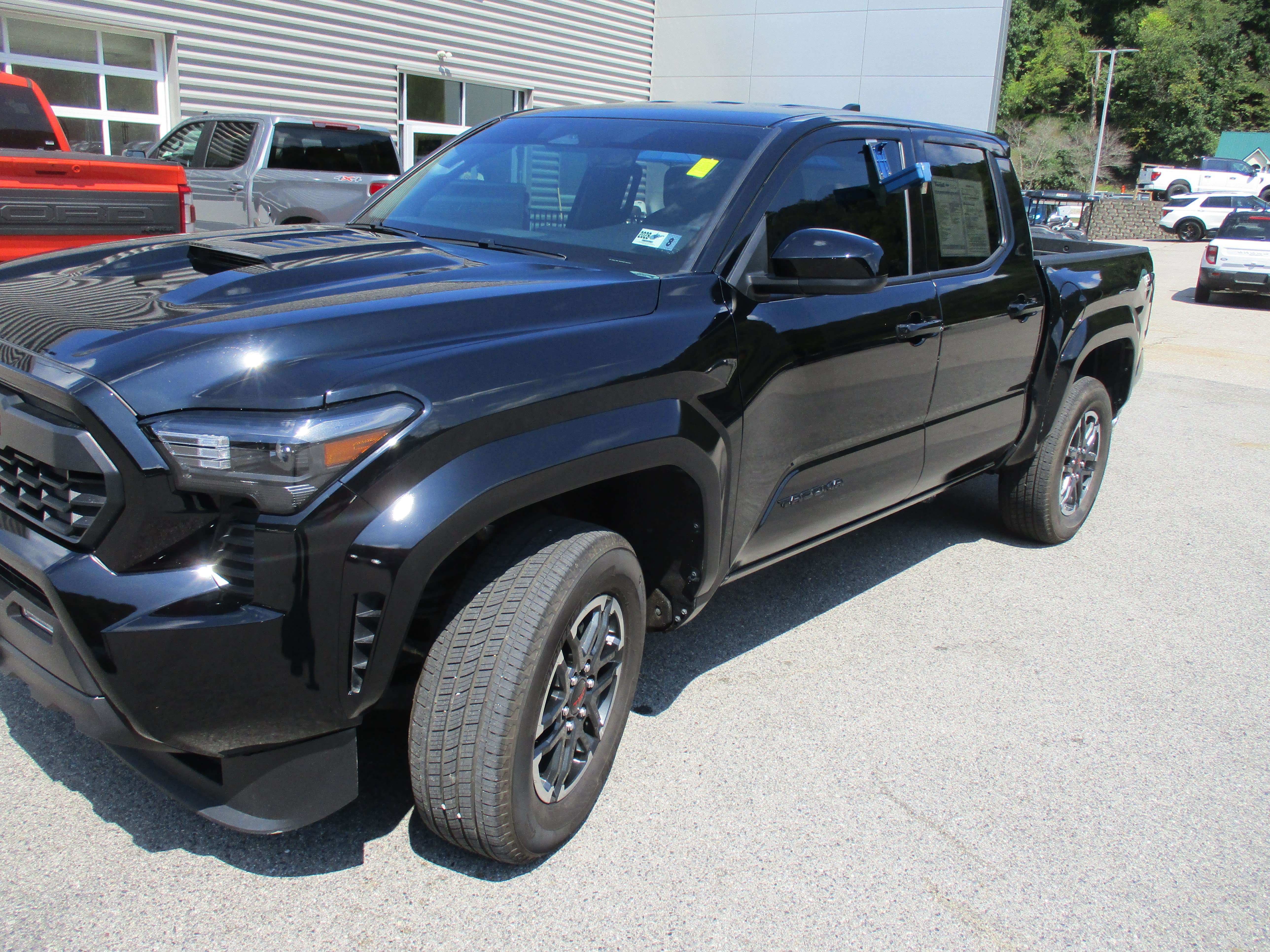 Used 2025 Toyota Tacoma TRD Sport AWD/4WD image 8