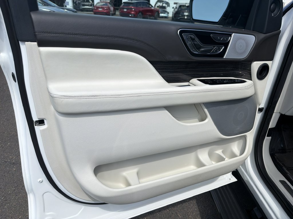 Certified 2023 Lincoln Navigator Black Label AWD/4WD image 11