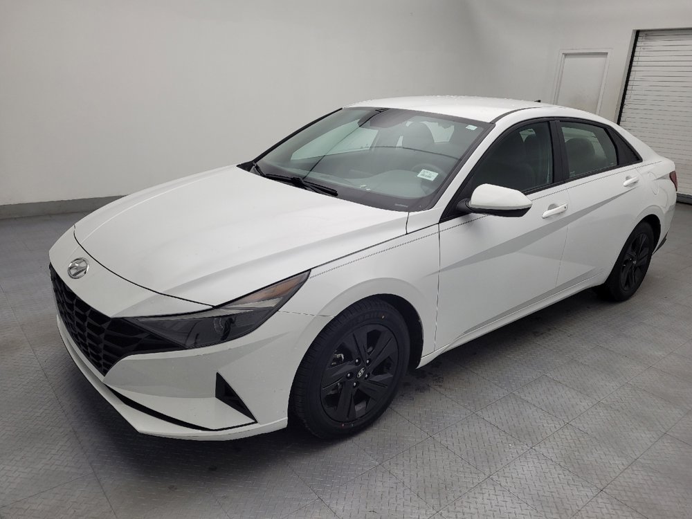 Used 2021 Hyundai Elantra SEL image 2