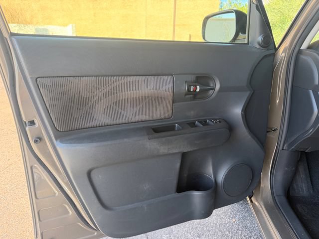 Used 2013 Scion xB FWD image 33