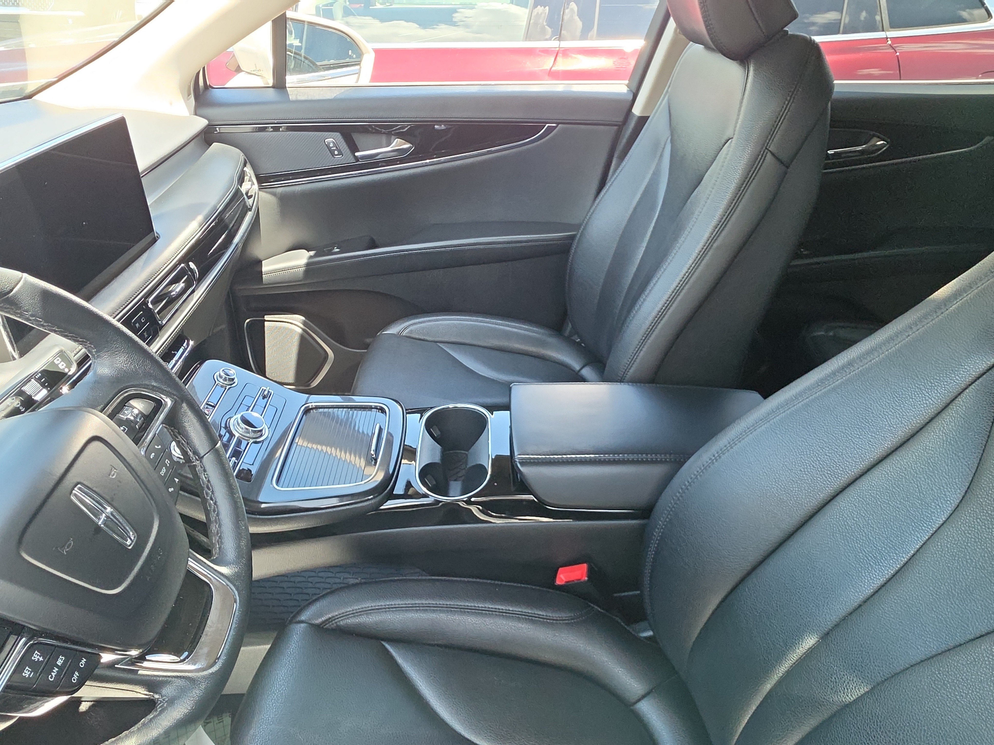 Used 2022 Lincoln Nautilus FWD image 11