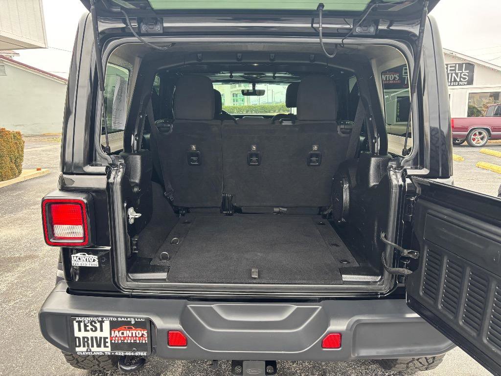 Used 2018 Jeep Wrangler Unlimited Sahara w/ Uconnect 4C Nav & Sound Group AWD/4WD image 25