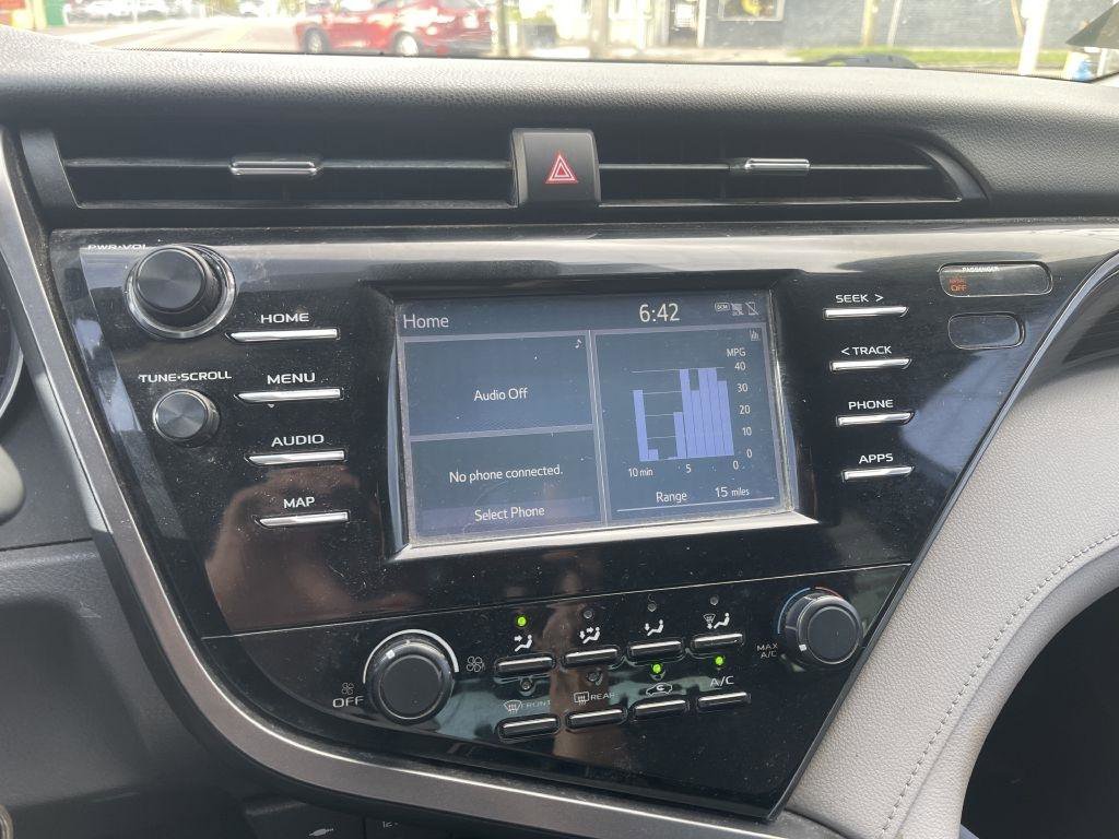 Used 2019 Toyota Camry LE FWD image 5