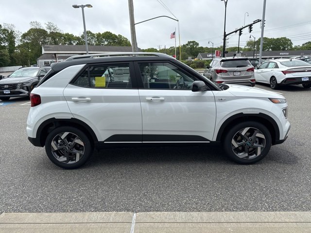 Used 2025 Hyundai Venue Limited image 6