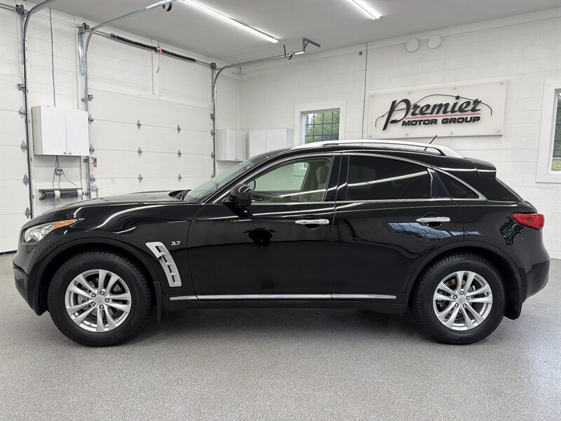 Used 2017 INFINITI QX70 AWD w/ Premium Package image 8