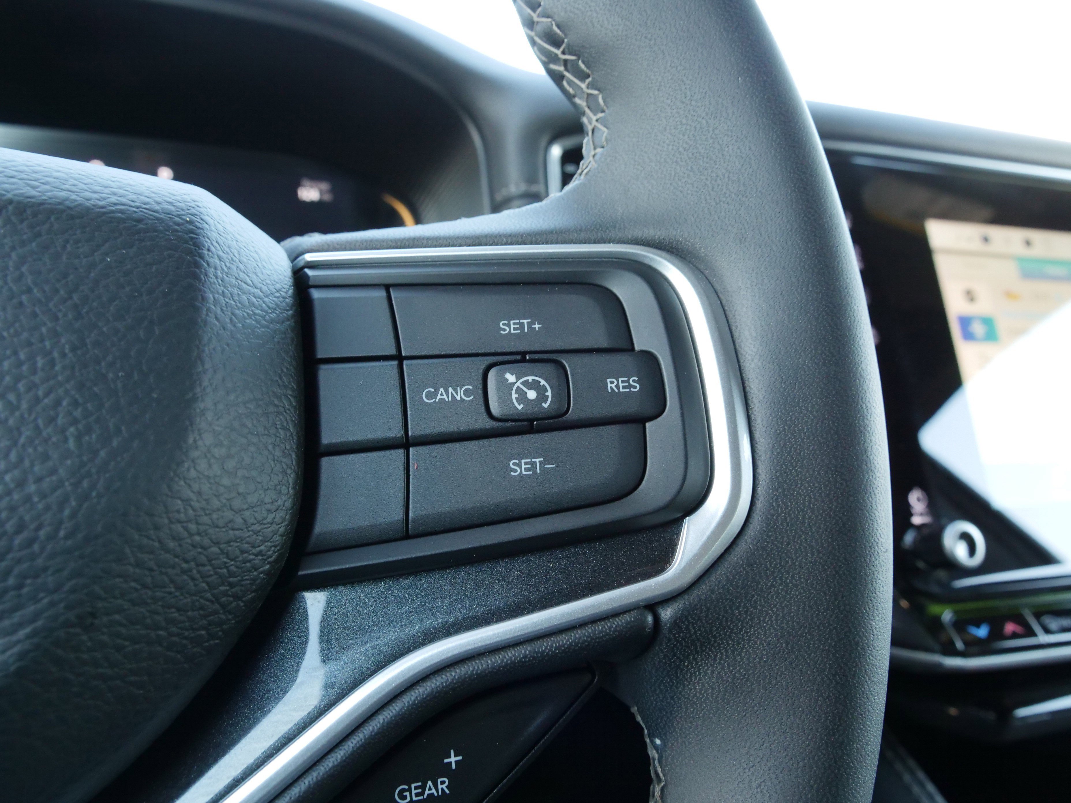 Used 2024 Jeep Wagoneer L Base image 24