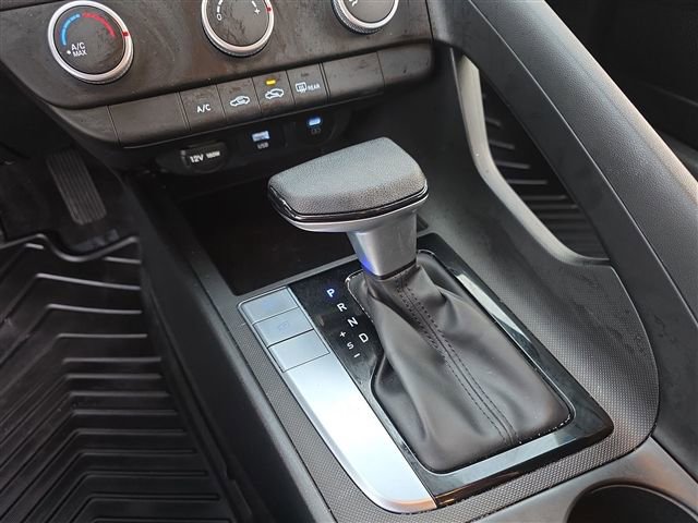 Used 2025 Hyundai Elantra SE image 23