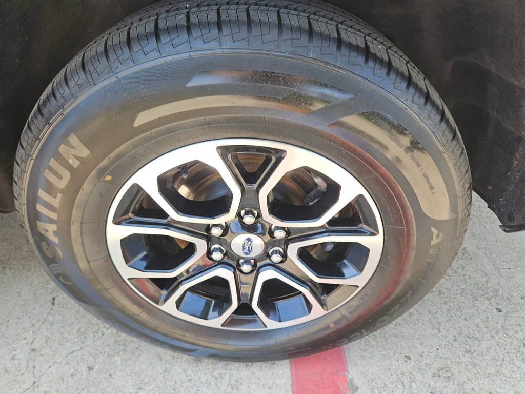 Used 2023 Ford Expedition Max XLT image 25