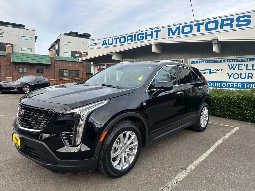 Used 2021 Cadillac XT4 Luxury w/ Cold Weather Package image 1