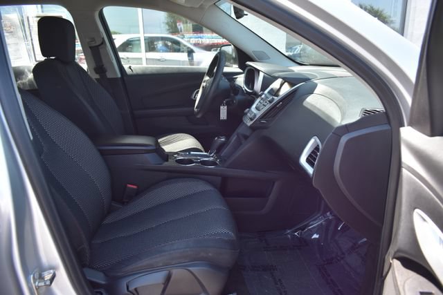 Used 2017 Chevrolet Equinox LS FWD image 38