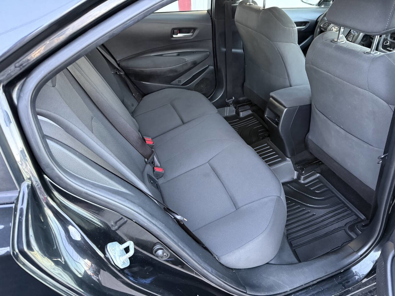 Used 2020 Toyota Corolla LE image 12