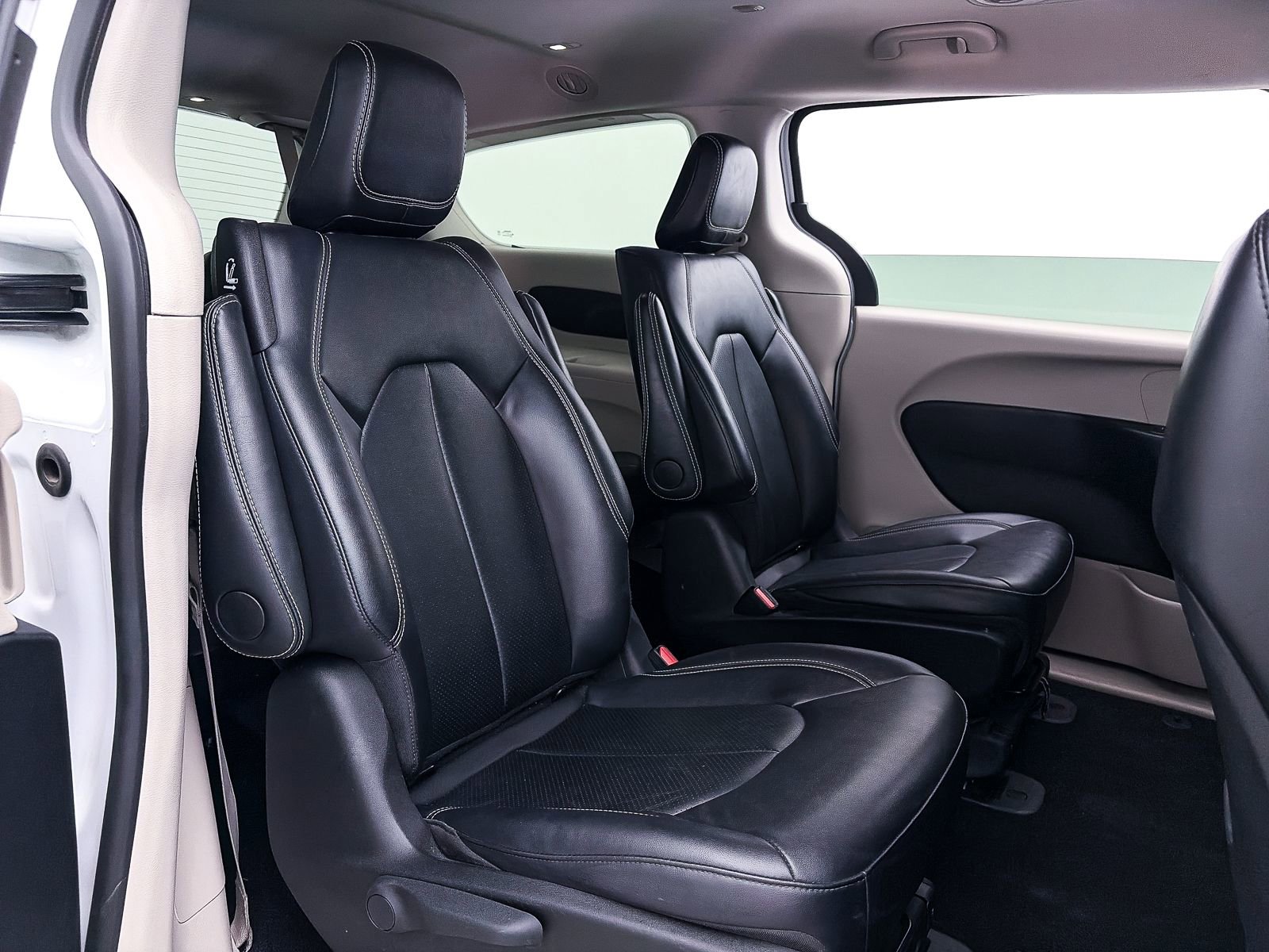 Used 2024 Chrysler Pacifica Limited FWD image 37