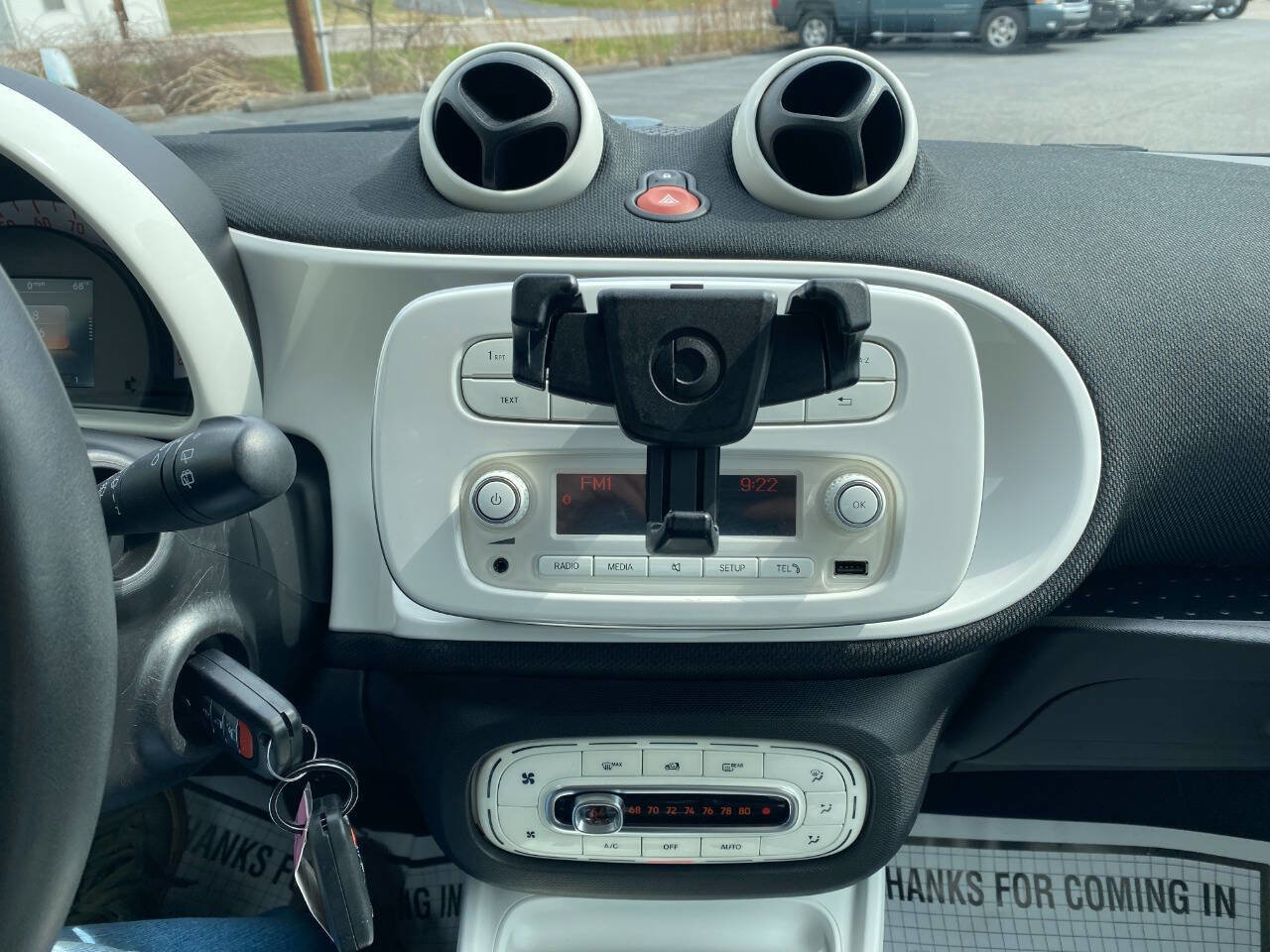 Used 2016 smart fortwo passion image 15