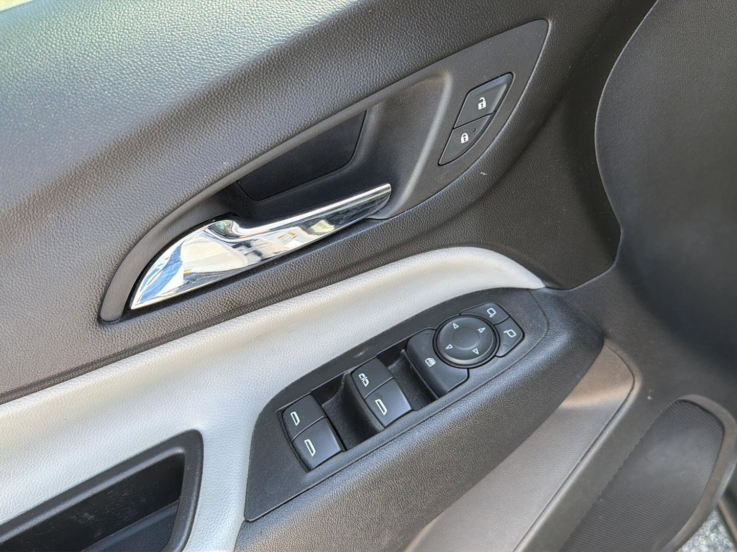 Used 2023 Chevrolet Equinox LS w/ LS Convenience Package FWD image 30