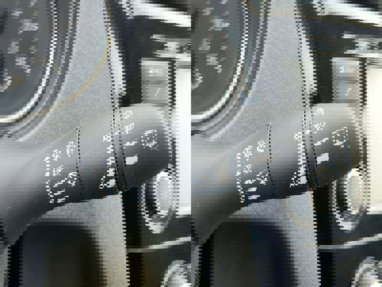 Used 2018 Nissan Rogue S image 25