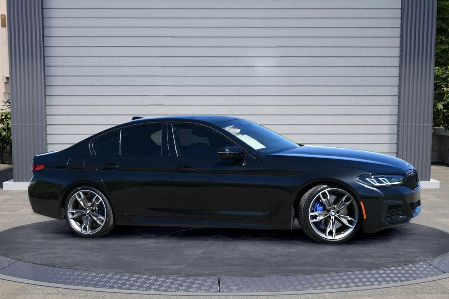 Certified 2022 BMW M550i xDrive w/ Executive Package image 3