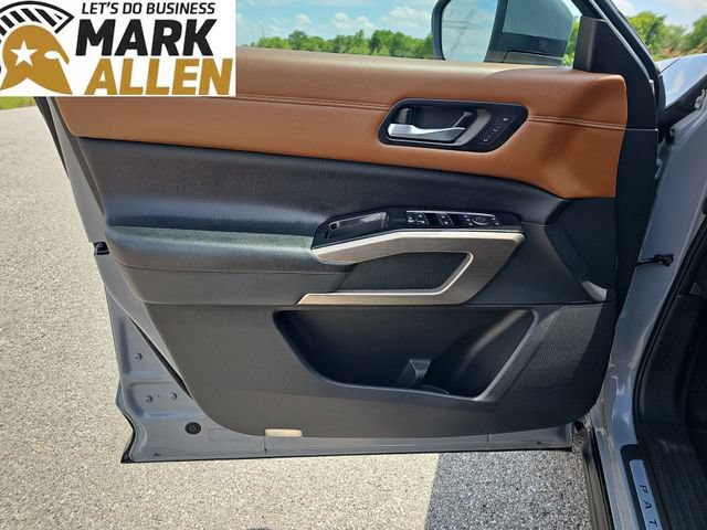 Used 2022 Nissan Pathfinder Platinum w/ Cargo Package AWD/4WD image 22