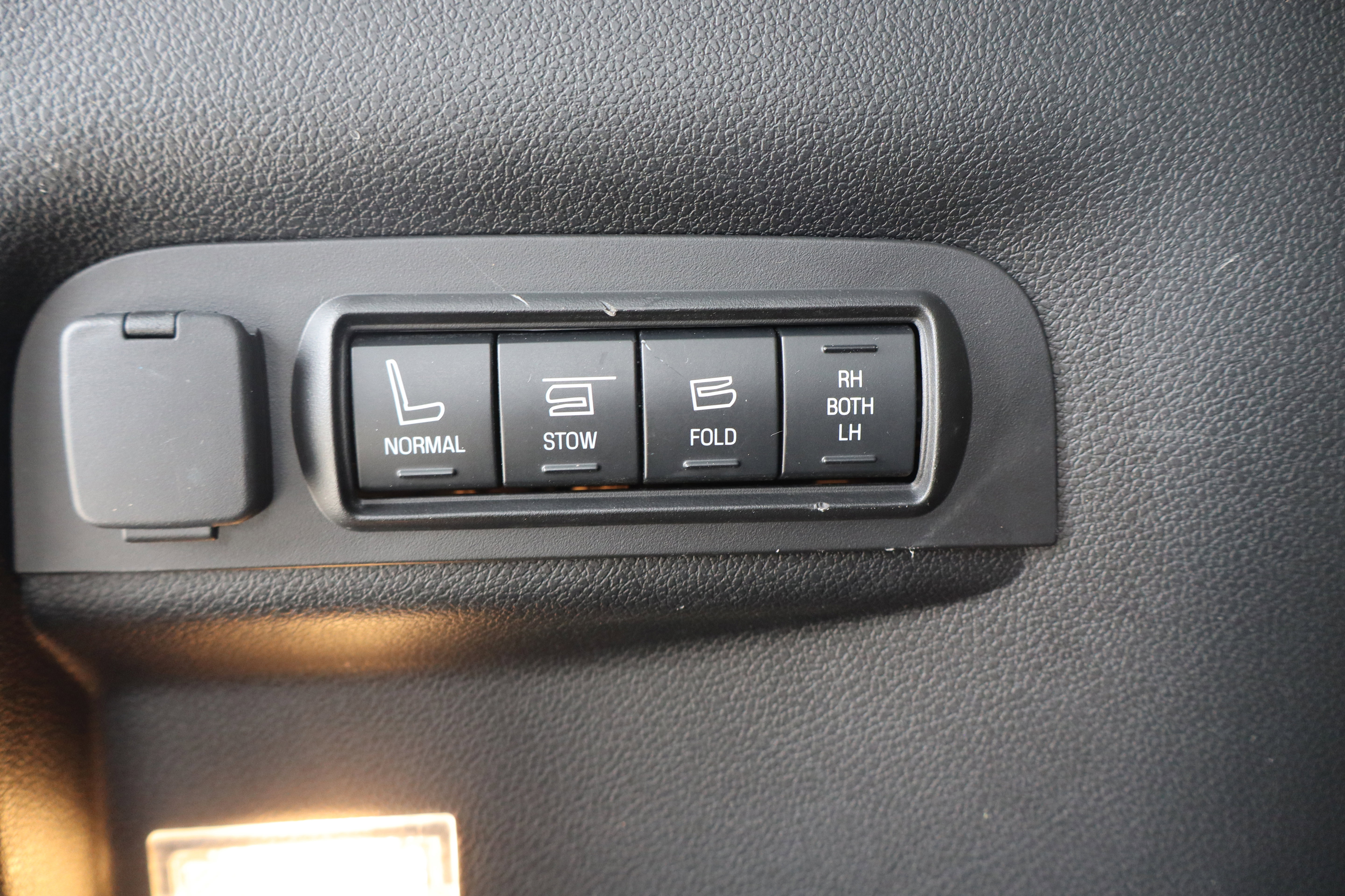 Used 2017 Ford Explorer Platinum AWD/4WD image 34