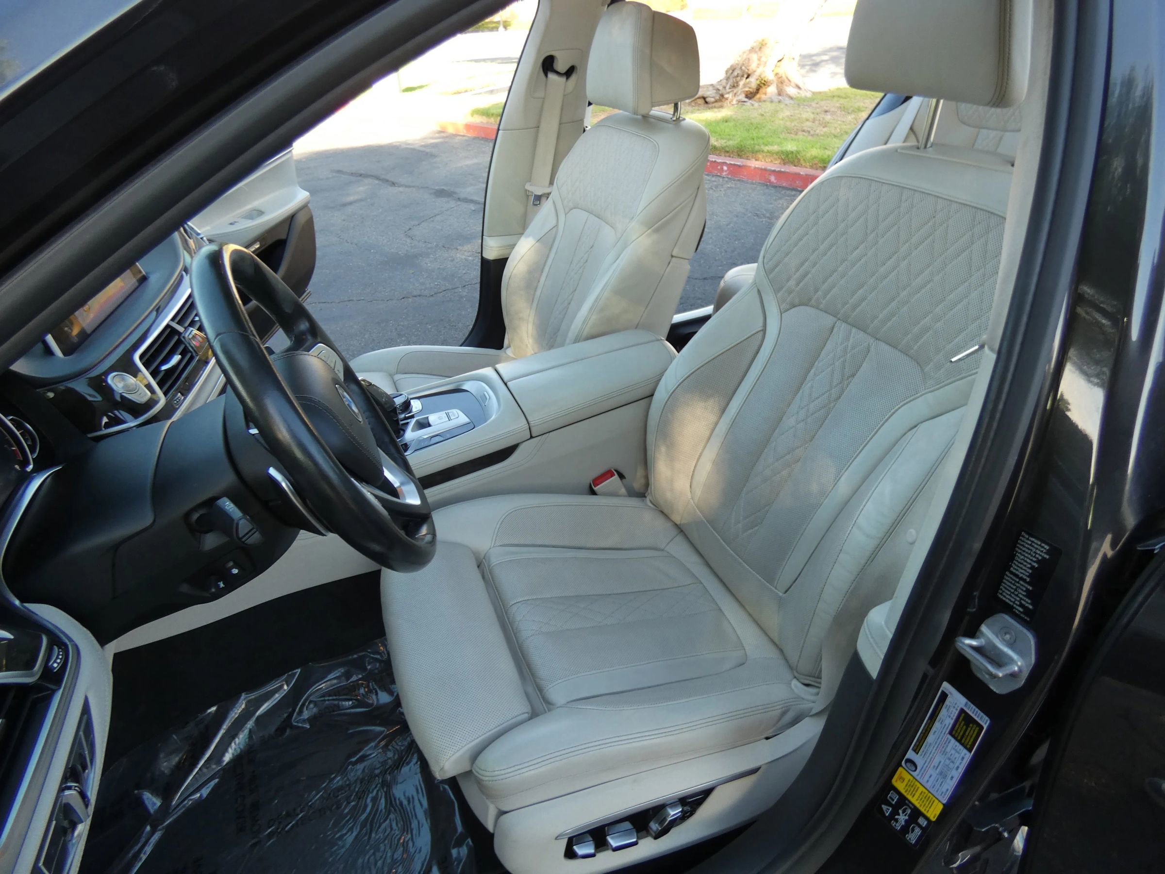 Used 2016 BMW 750i xDrive image 52