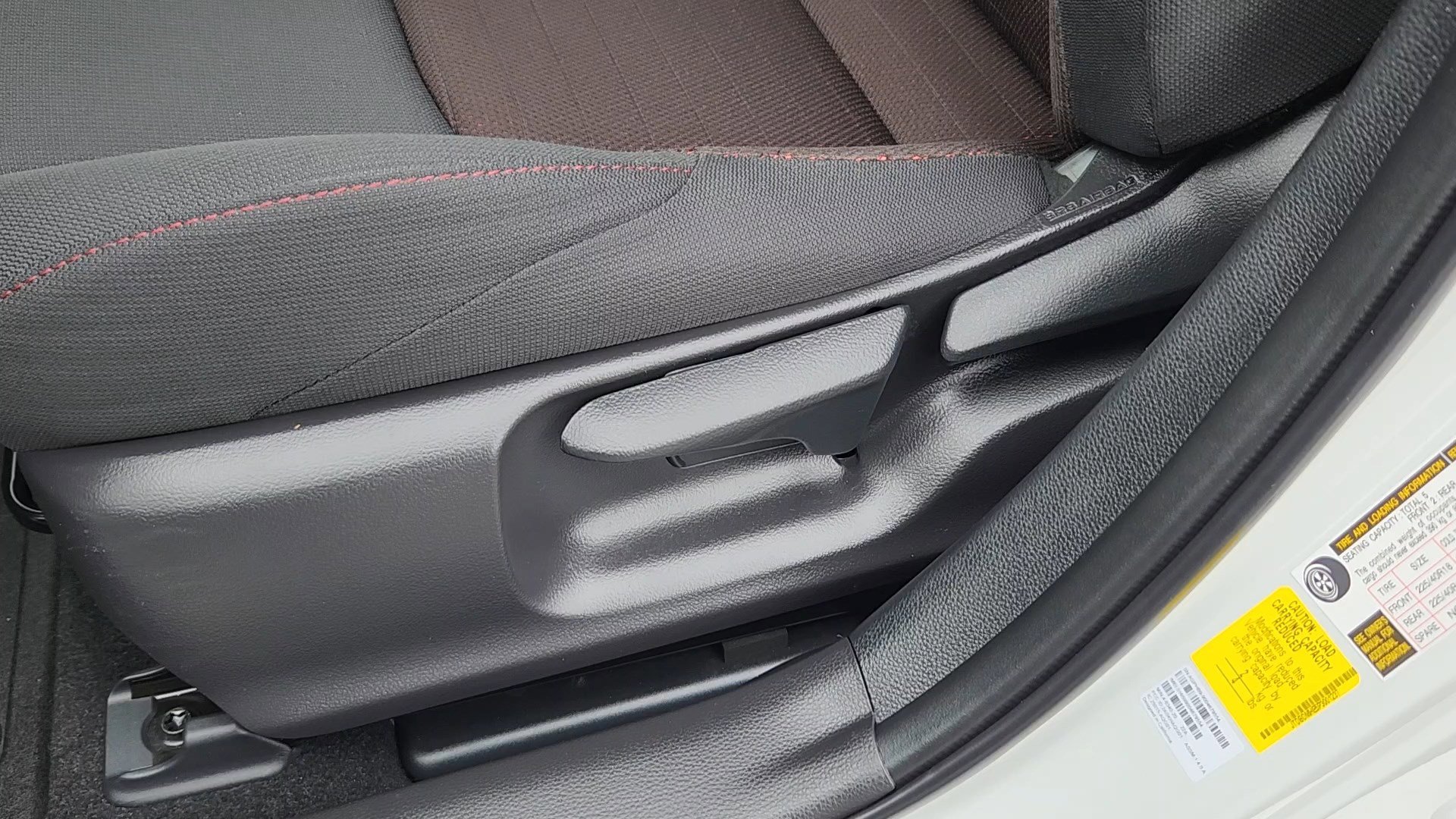 Used 2023 Toyota Corolla SE w/ SE Package image 8