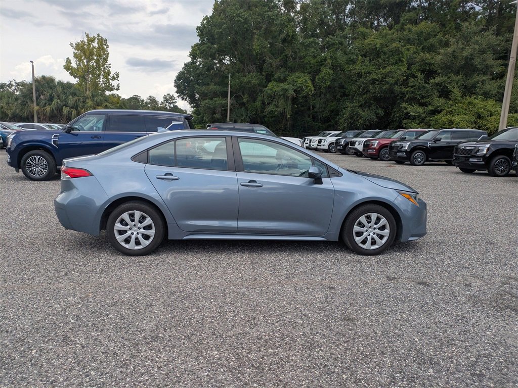 Used 2023 Toyota Corolla LE image 2