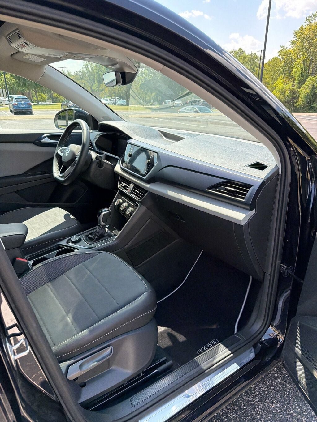 Used 2023 Volkswagen Taos SE AWD/4WD image 12