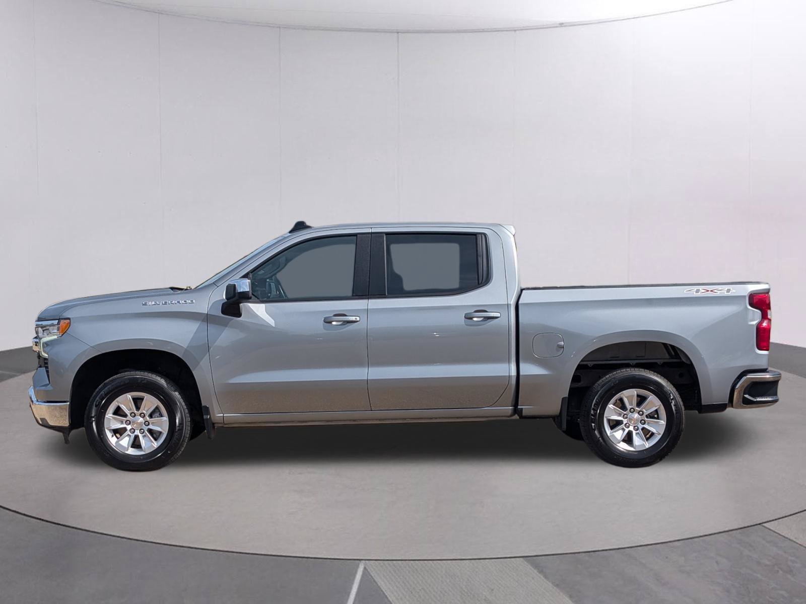 Used 2025 Chevrolet Silverado 1500 LT AWD/4WD image 2