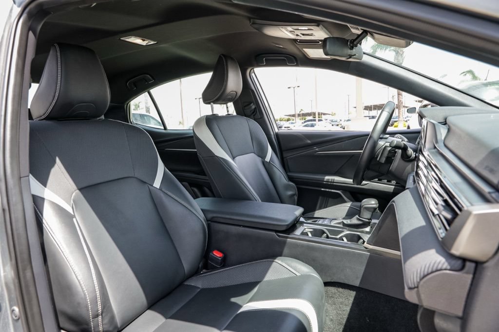 Used 2025 Toyota Camry SE FWD image 21