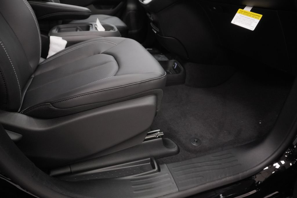 New 2027 Chrysler Pacifica Select AWD/4WD image 34