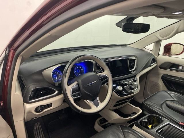Used 2018 Chrysler Pacifica Limited image 8