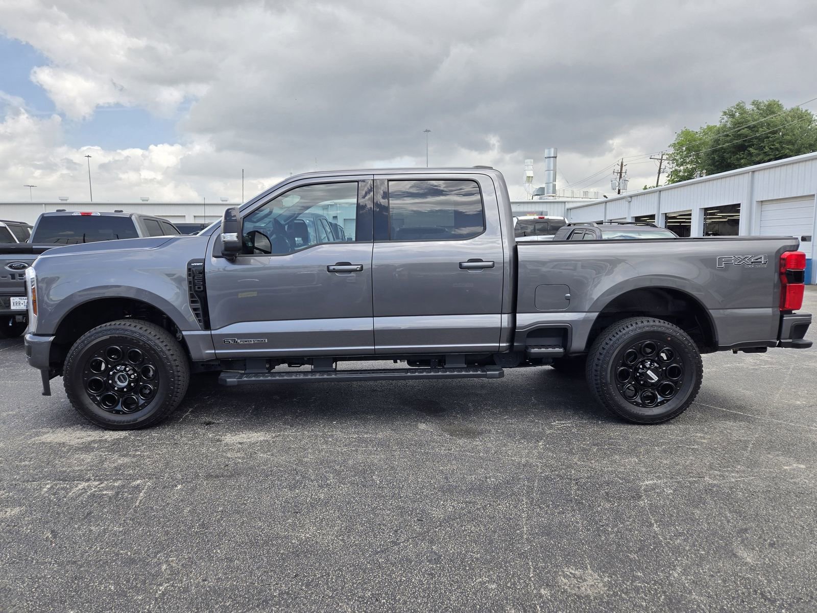 Used 2025 Ford F250 Lariat w/ Lariat Ultimate Package image 2