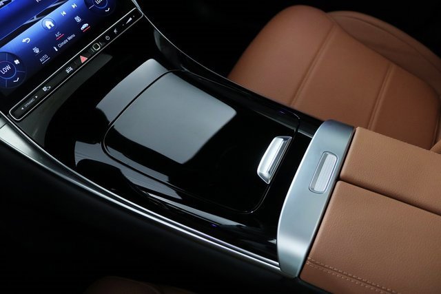 Used 2024 Mercedes-Benz GLC 300 4MATIC w/ Driver Assistance Package image 30