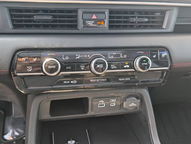 Used 2025 Honda Pilot Black Edition image 31
