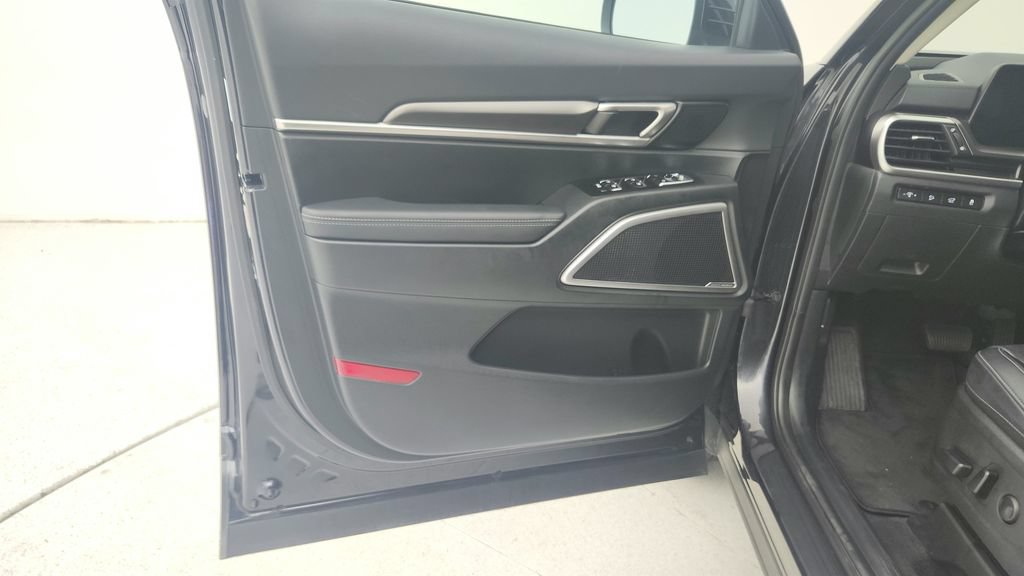 Used 2025 Kia Telluride S FWD image 25