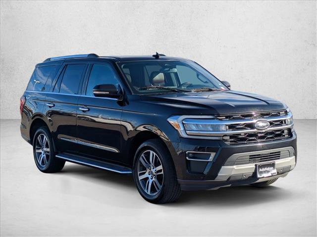 Used 2023 Ford Expedition Limited image 3