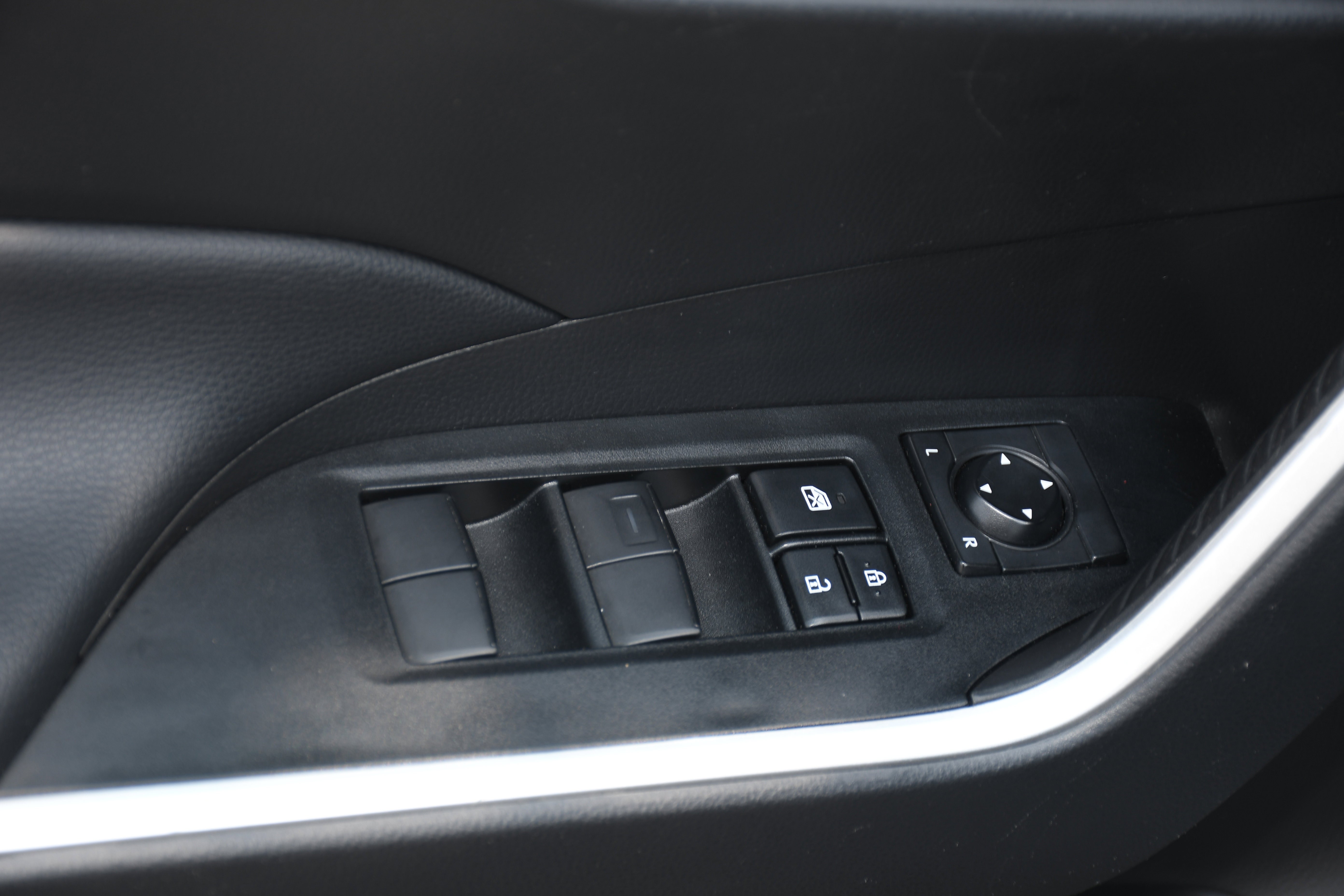 Used 2023 Toyota RAV4 LE FWD image 10