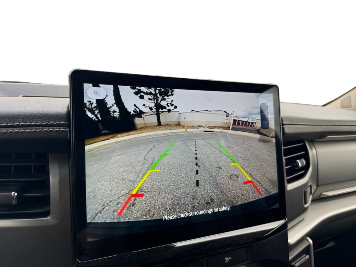 Used 2024 Ford Expedition XLT RWD image 13