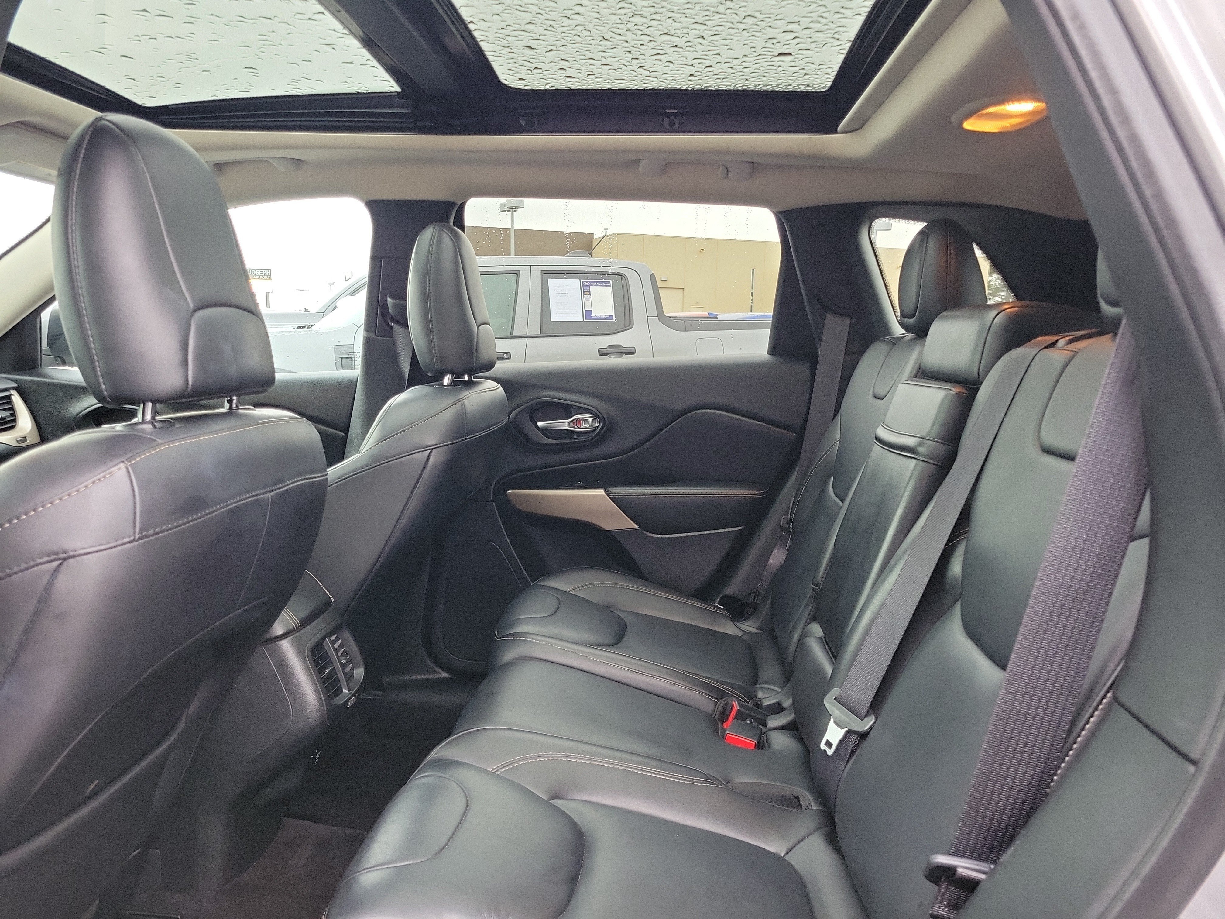 Used 2017 Jeep Cherokee Limited AWD/4WD image 11