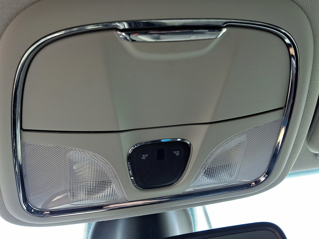 Used 2020 Jeep Cherokee Limited image 31