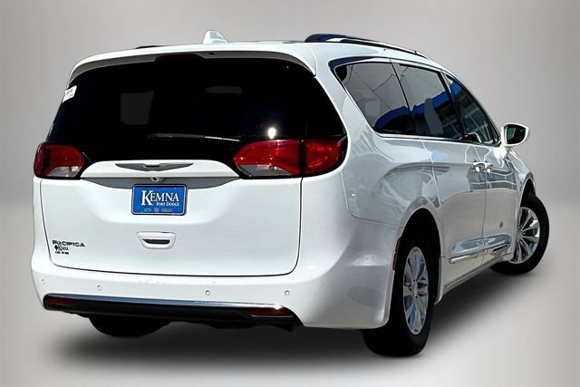 Used 2018 Chrysler Pacifica Touring-L FWD image 6