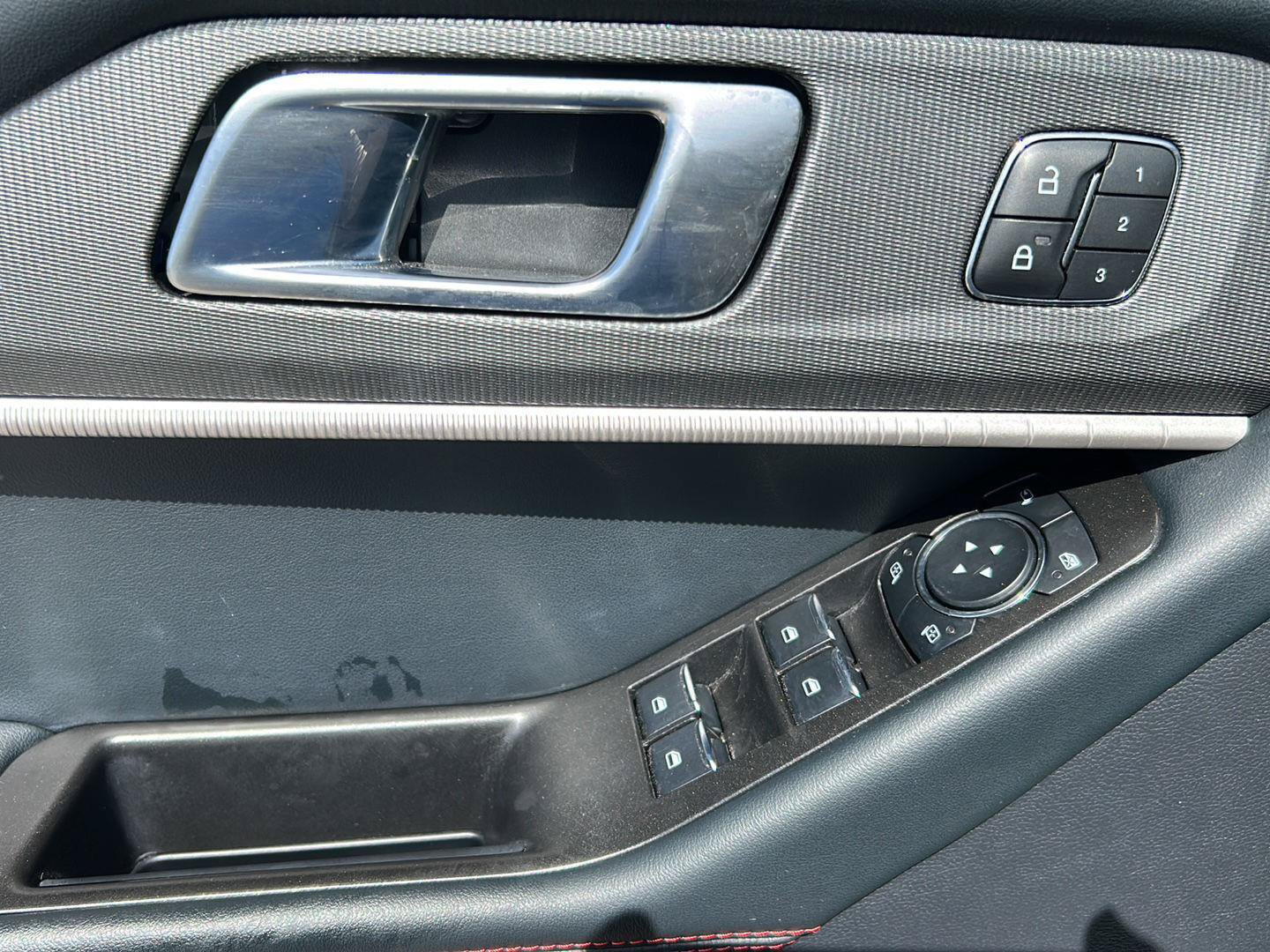 Certified 2025 Ford Explorer ST AWD/4WD image 9