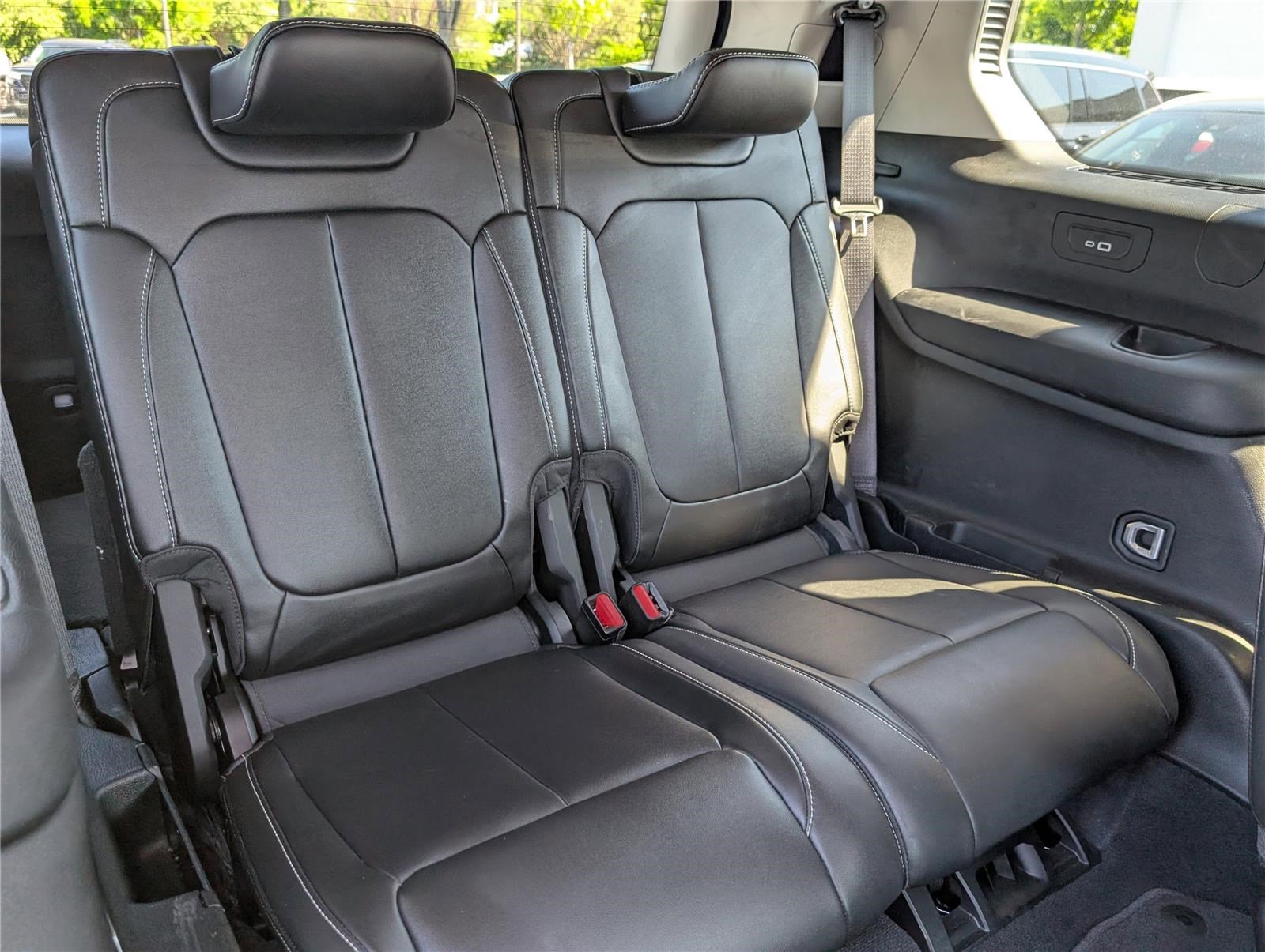 Used 2023 Jeep Grand Cherokee L Limited w/ Black Appearance Package AWD/4WD image 13