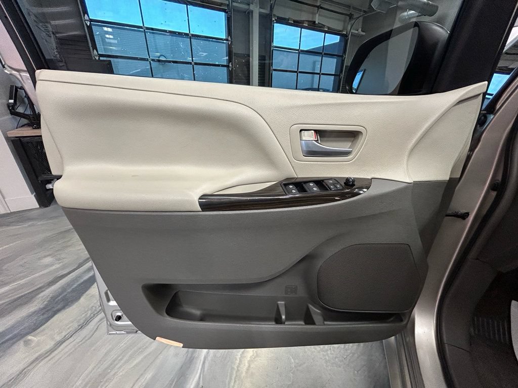 Used 2017 Toyota Sienna XLE w/ XLE Navigation Package FWD image 52