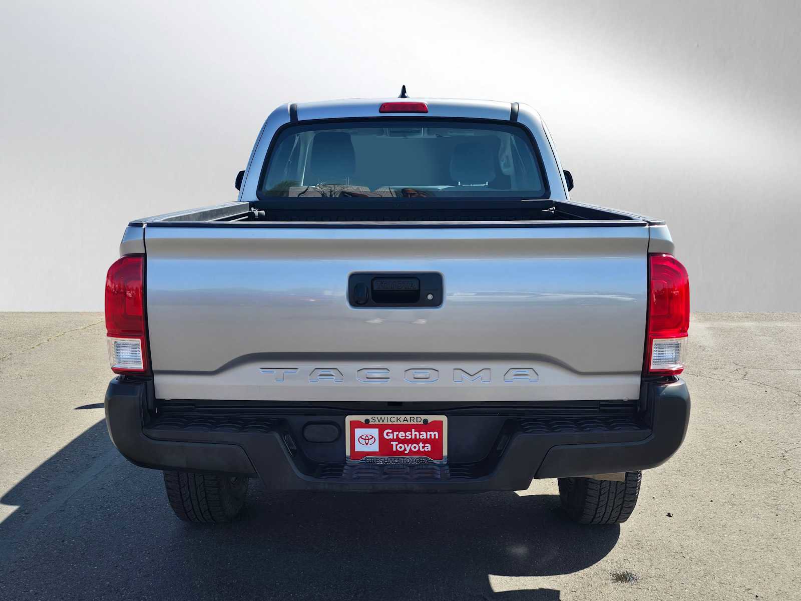 Used 2017 Toyota Tacoma SR RWD image 5