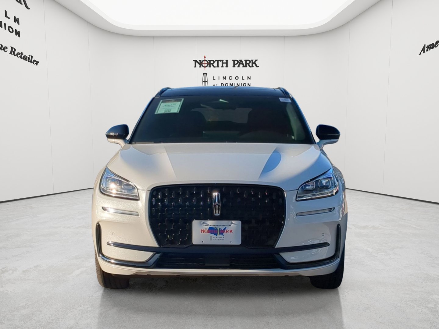 New 2026 Lincoln Corsair Reserve w/ Jet Appearance Package FWD image 8